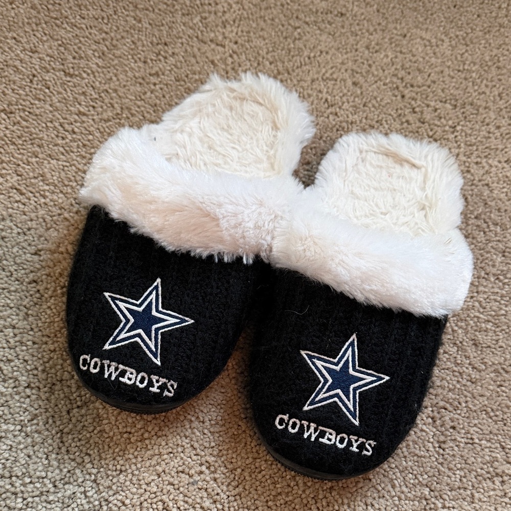 Dallas Cowboys Navy and White fur Slippers Size 5-6